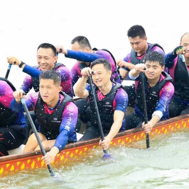 “训练途中顺手救起落水狸花小猫托举上岸”的苏州龙舟队身份曝光