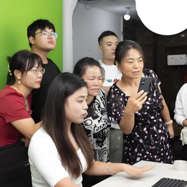 怀宁县电商培训班赴苏州“兴乡网络”直播基地研学取经！