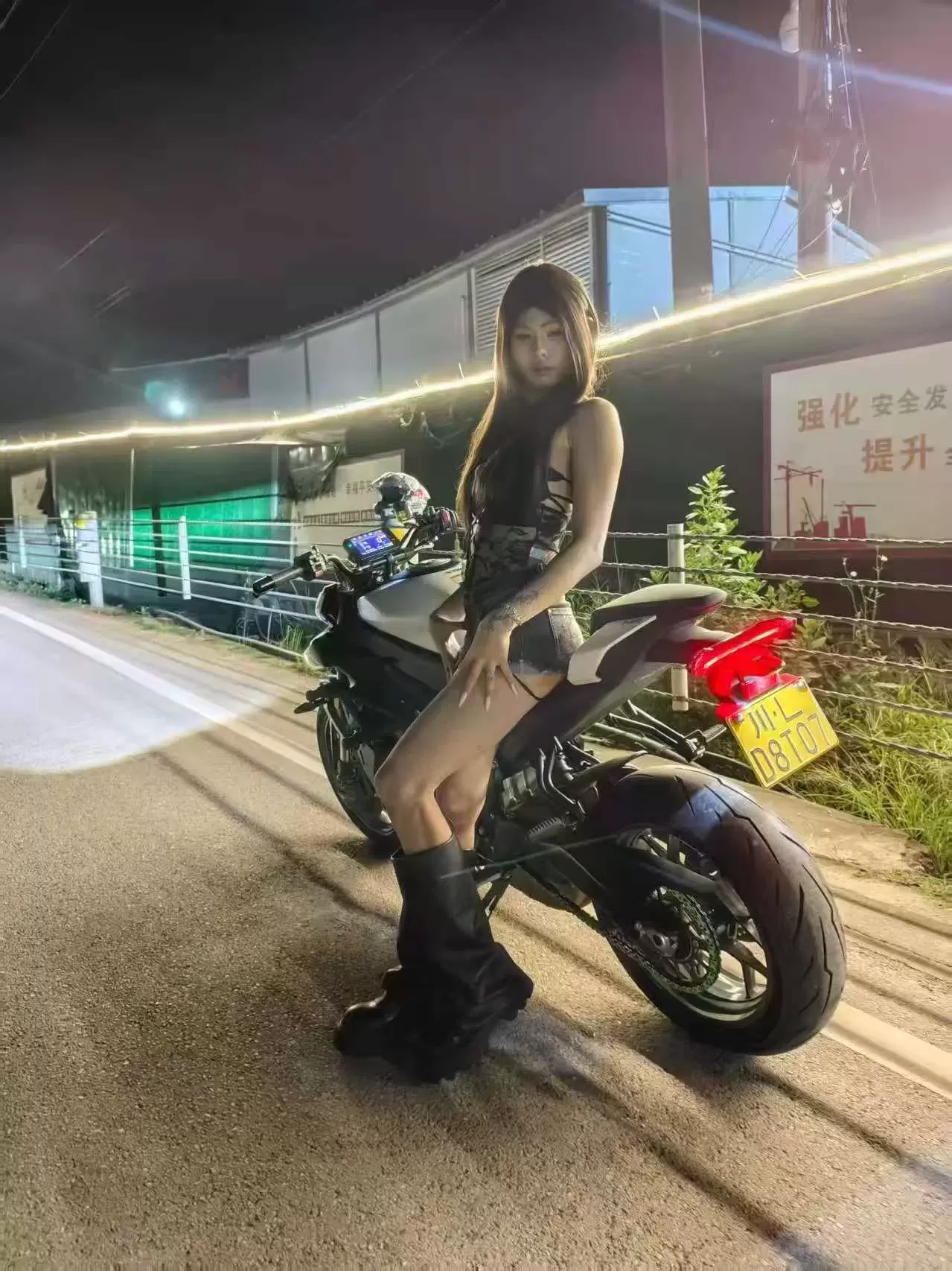 上海98年知性离异清纯少妇变人妖